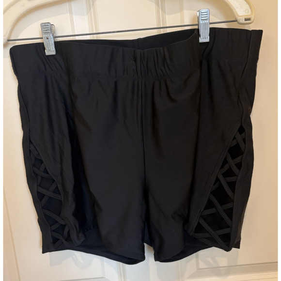 TORRID ACTIVE Swim Shorts SIZE 1 BLACK HIGH RISE STRAPPY SIDE 3.5" NWT - Picture 1 of 4